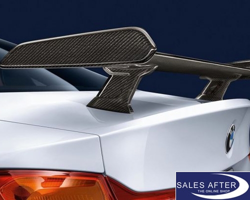 BMW M Performance F82 M4 Carbon rear spoiler flows trough